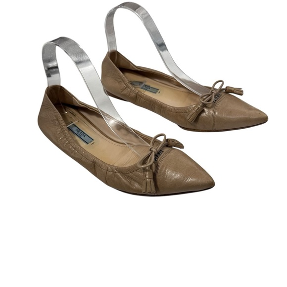 Prada pointed toe beige leather ballet flats with bow tassel 38.5 /8 - Picture 2 of 11